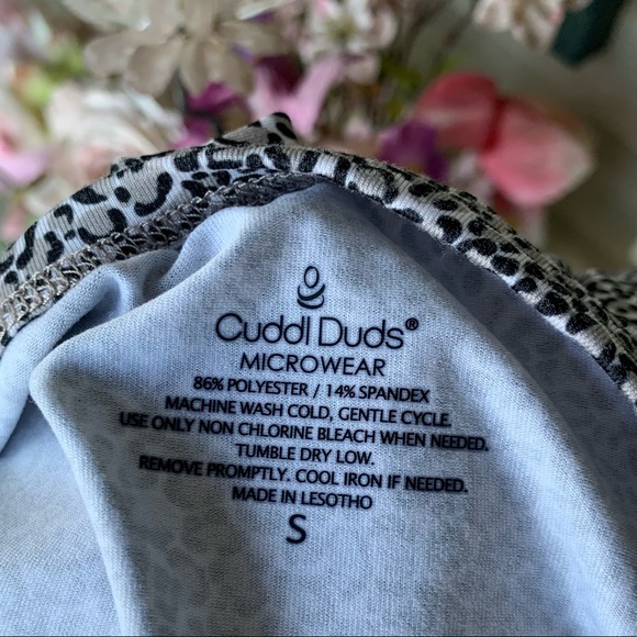 •Cuddl Duds• Microwear Animal Print Top-Size Small - Picture 2 of 6